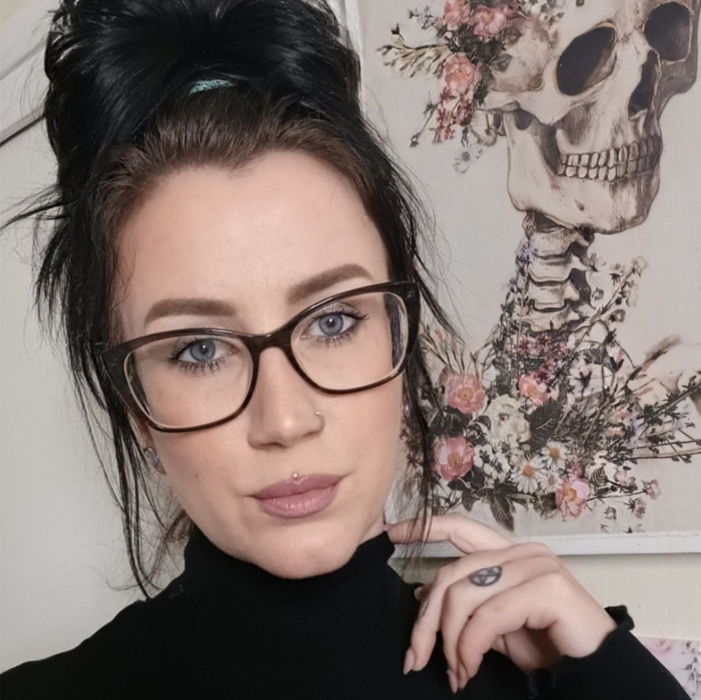 Meet your Posher, Holly